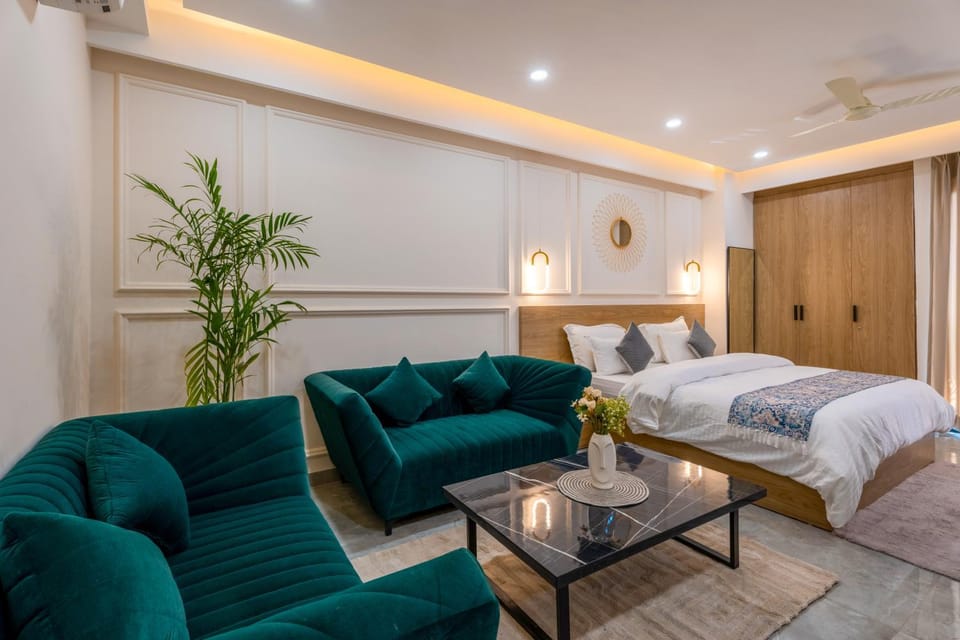 Bed, Seating area, wardrobe