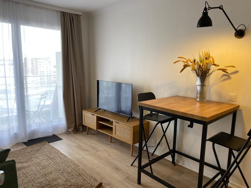 TV and multimedia, Living room, Dining area