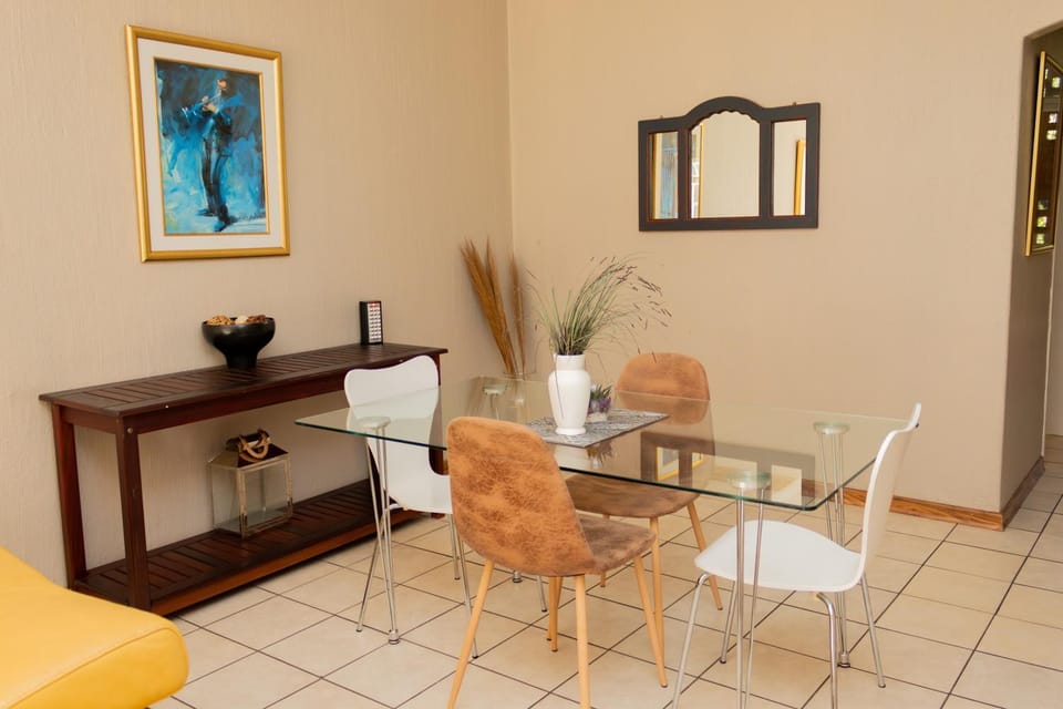 Delightful spacious two bedroom apartment Apartment in Sandton