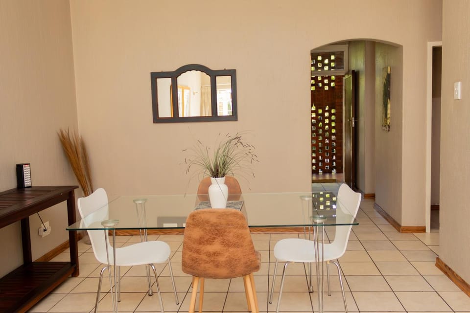 Delightful spacious two bedroom apartment Apartment in Sandton