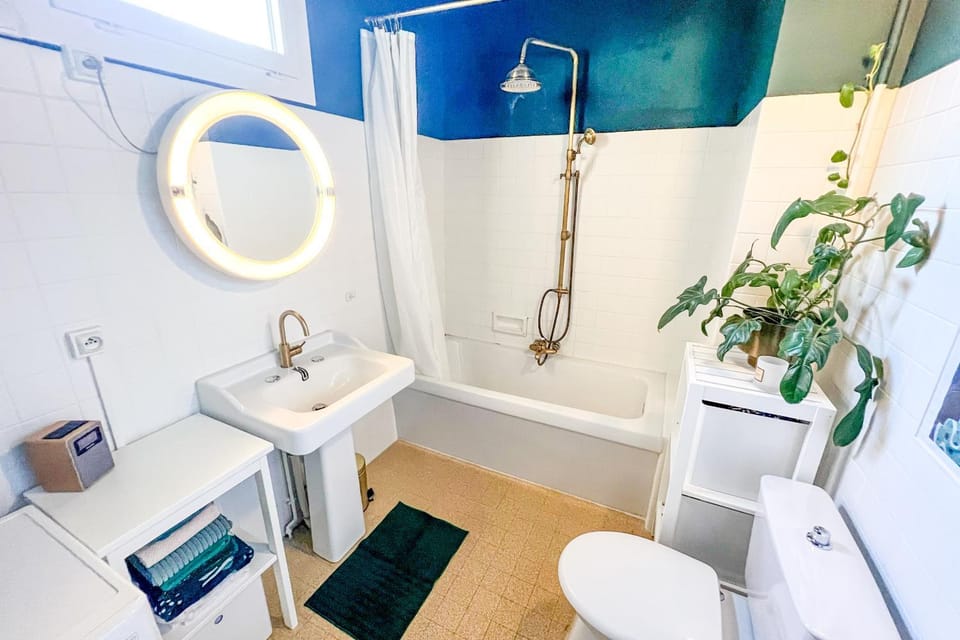 Shower, Toilet, Bathroom, Bath