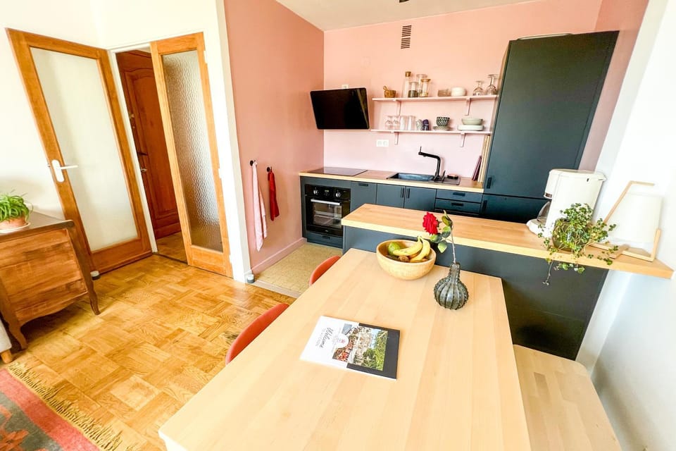 Kitchen or kitchenette, Dining area, oven, stove