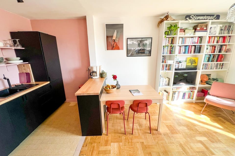 Kitchen or kitchenette, Seating area, Dining area