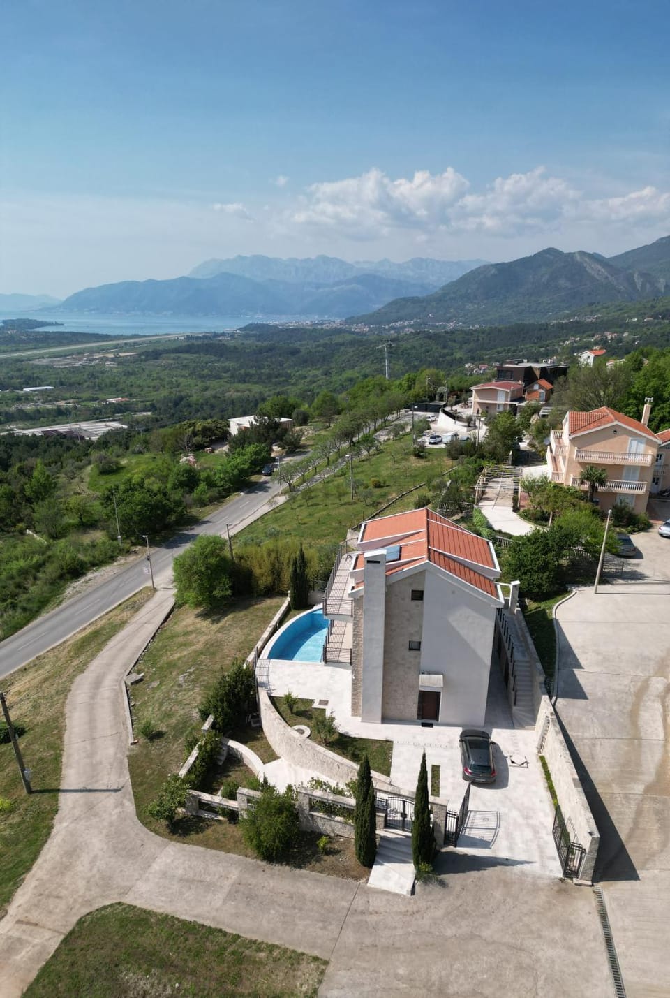 Property building, Day, Neighbourhood, Bird's eye view, Mountain view, Pool view, Swimming pool