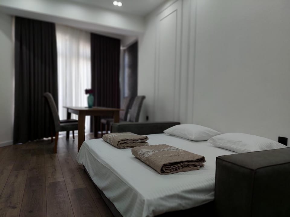 Central Spacious Flat-right in front of the subway Apartment in Baku