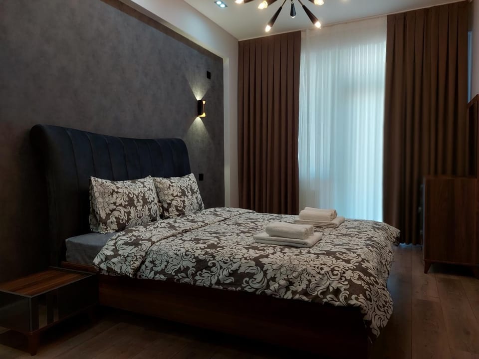Central Spacious Flat-right in front of the subway Apartment in Baku
