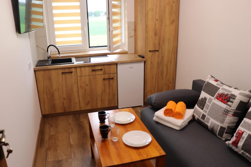 TV and multimedia, Living room, Photo of the whole room, Seating area, Dining area, Garden view, stove, towels