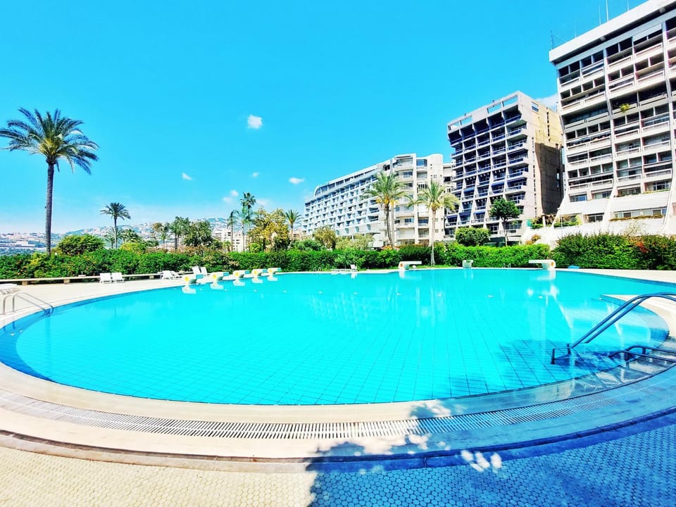 Property building, Day, Pool view, Swimming pool, sunbed