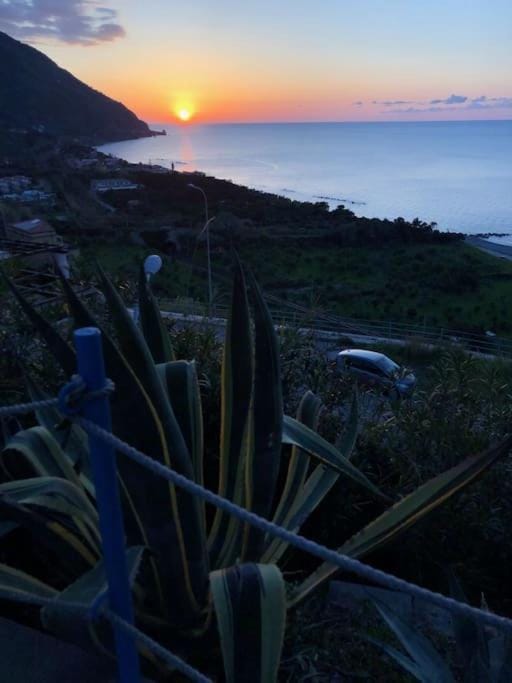 Appartamento per 2 persone con vista sulle Eolie Casa Spisidda "Lipari" Apartment in Gioiosa Marea