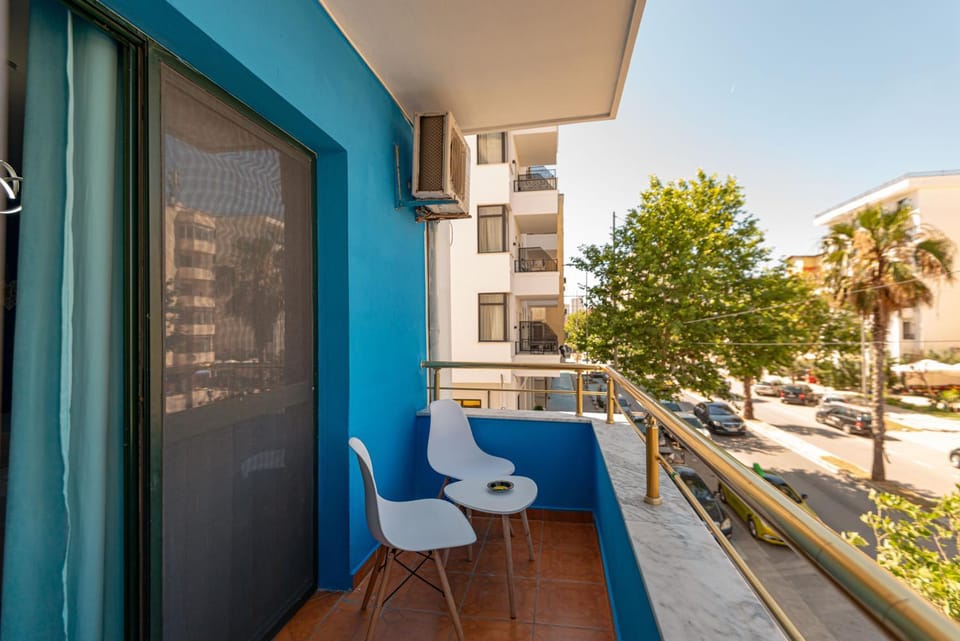 View (from property/room), Balcony/Terrace, Seating area, Street view, Time of day