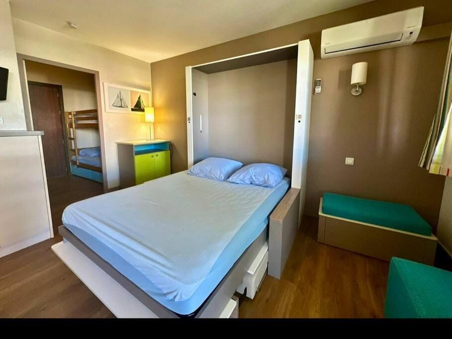 Mandelieu / Appart Climatisé 4 prsn RDC / Piscine Apartment in Mandelieu-La Napoule