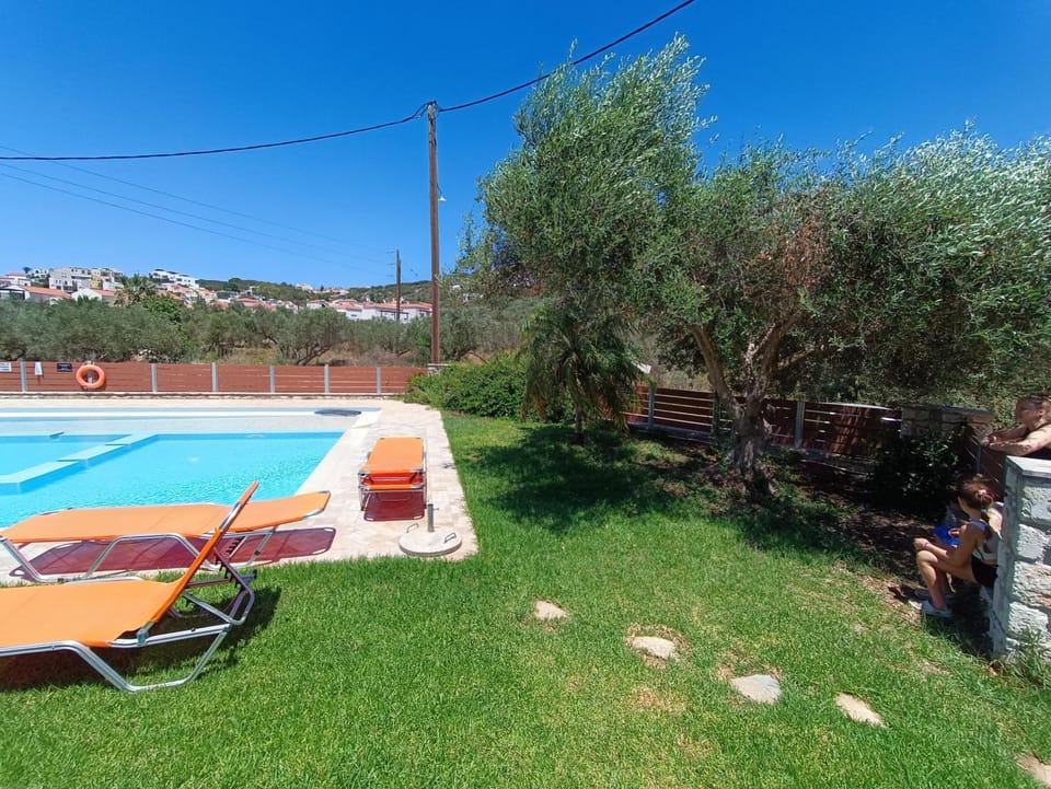 Spring, Day, Natural landscape, Garden, View (from property/room), Garden view, Landmark view, Mountain view, Pool view, Swimming pool, sunbed