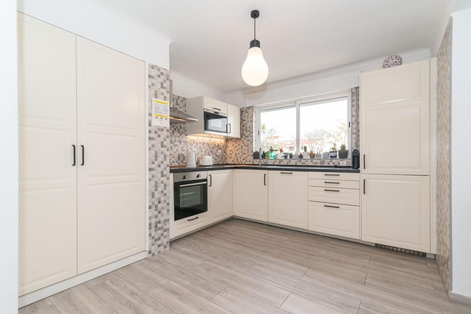 dishwasher, minibar, pet friendly, stove, kitchen