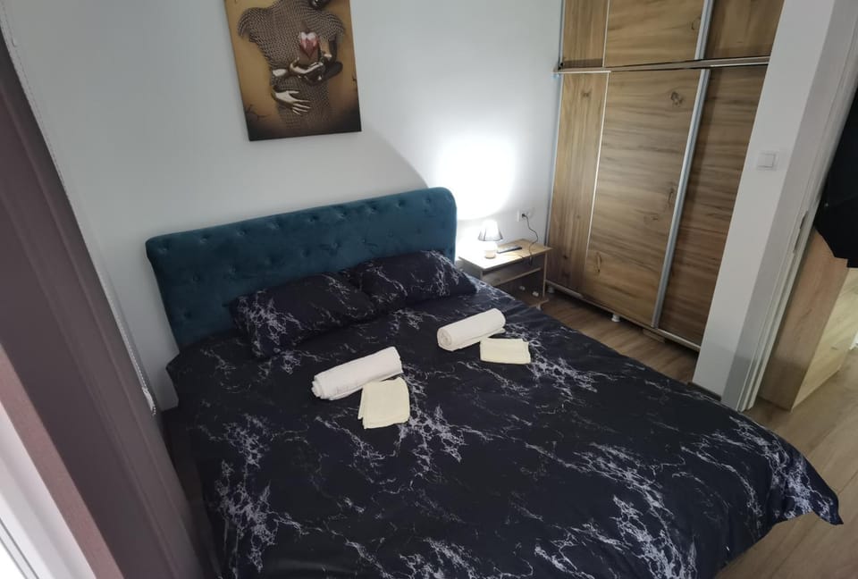 Bed, Photo of the whole room, Bedroom, towels, wardrobe