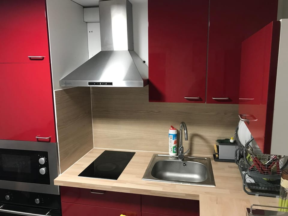 minibar, stove