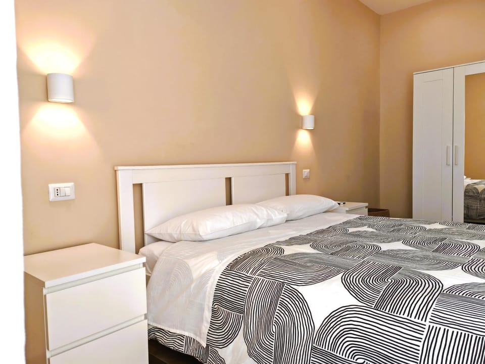 Bed, TV and multimedia, Balcony/Terrace, Photo of the whole room, Bedroom, Street view, furniture, heating, towels, trouser press, wardrobe, air conditioner, air conditioner