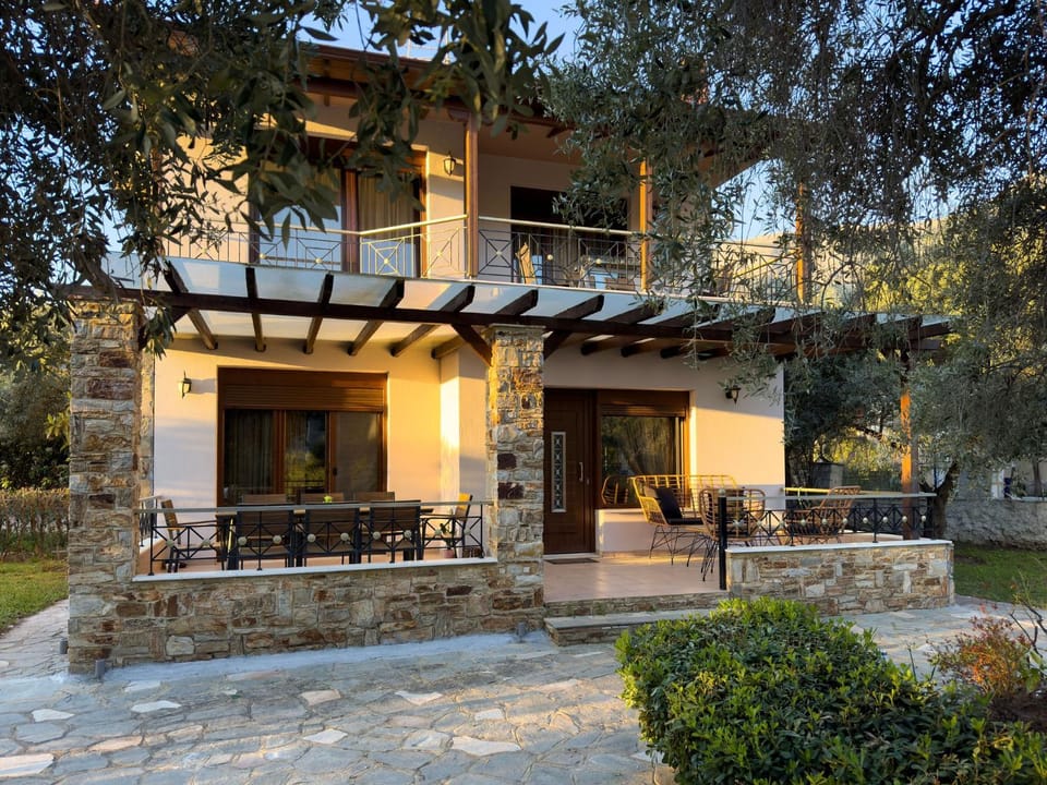 Property building, Garden, Balcony/Terrace, Garden view