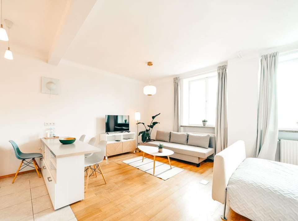 Bed, Seating area