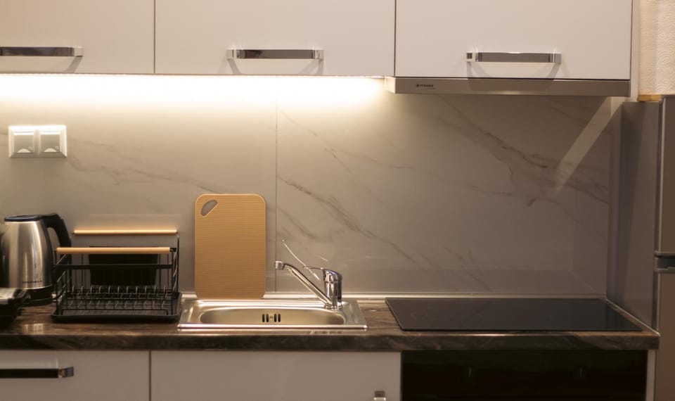 Coffee/tea facilities, Kitchen or kitchenette, stove, toaster