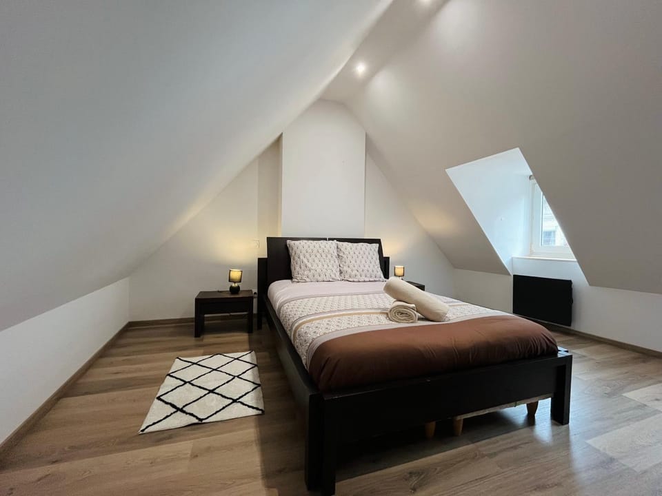 Bed, Photo of the whole room, Bedroom