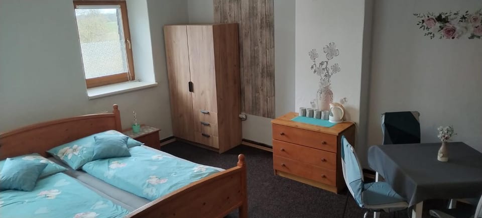 Bed, Photo of the whole room, Bedroom, wardrobe