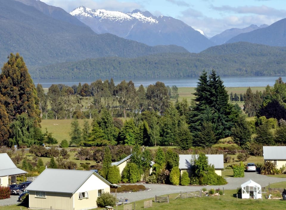 Bird's eye view, Area and facilities