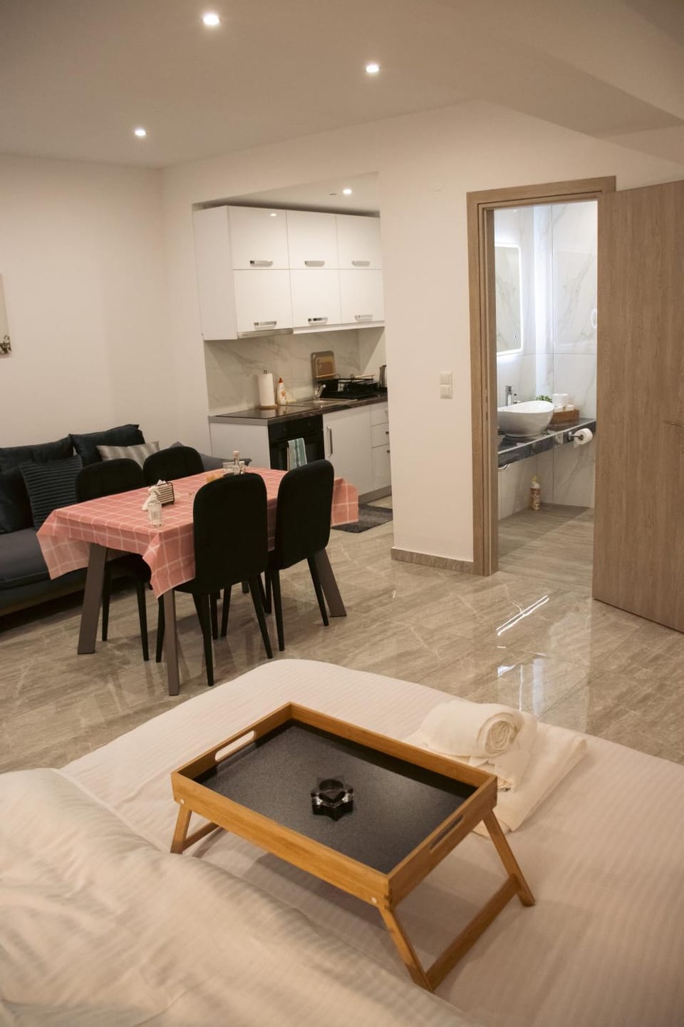 Bed, Kitchen or kitchenette, Living room, Photo of the whole room, Seating area, Dining area, Bedroom