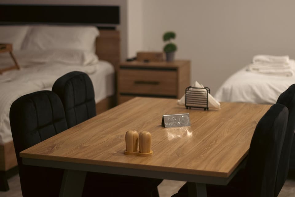 Bed, Bedroom, hair dresser