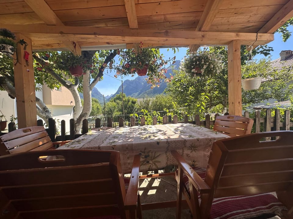 Day, Natural landscape, View (from property/room), Balcony/Terrace, Dining area, Mountain view