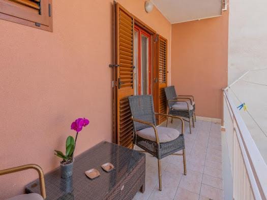 Roza Apartment in Baška Voda