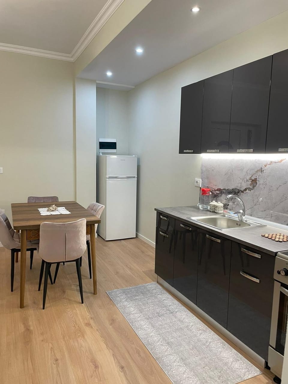 Villa VSV:Second Flat+Parking Apartment in Tirana County, Albania