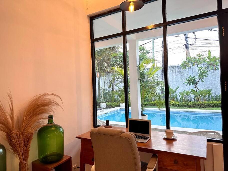 2 BR Villa Rhapsody - 5 Mins to Seminyak/Umalas Villa in North Kuta