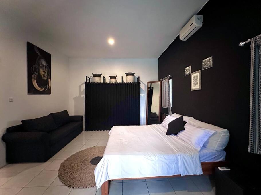 2 BR Villa Rhapsody - 5 Mins to Seminyak/Umalas Villa in North Kuta