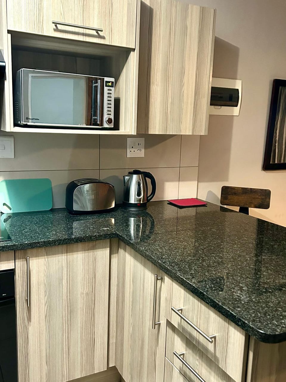Kitchen or kitchenette, minibar, toaster