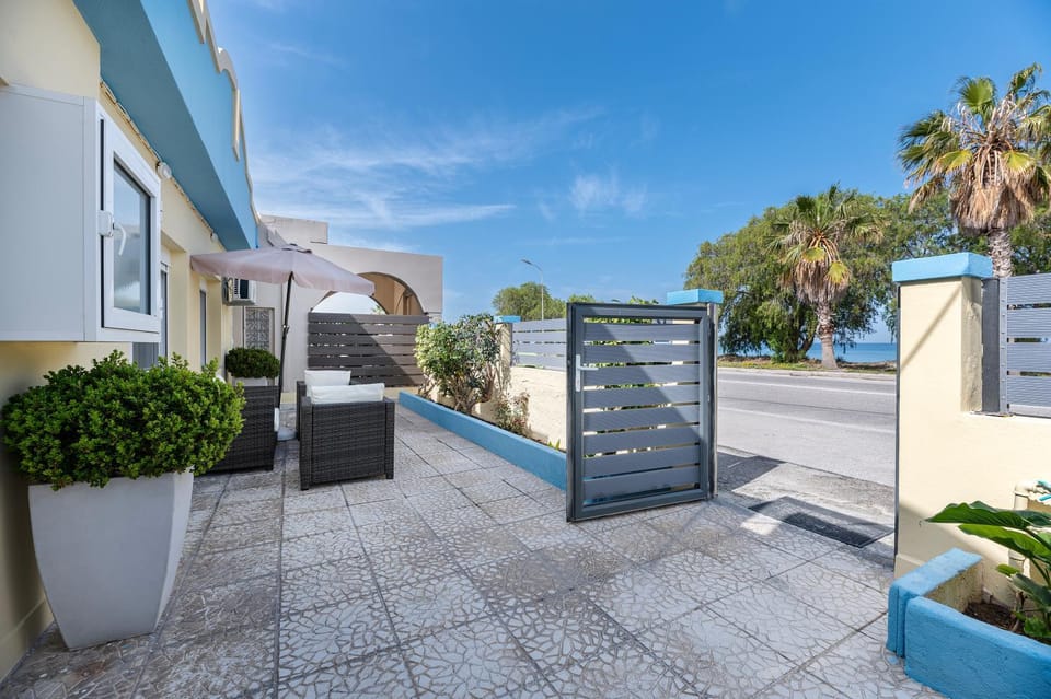 Property building, View (from property/room), Balcony/Terrace