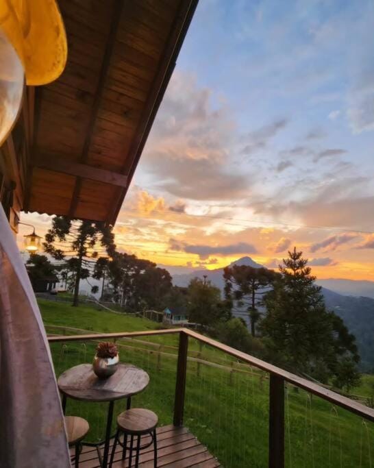 Cabana Aconchegante de altitude com hidro Chalet in State of Santa Catarina