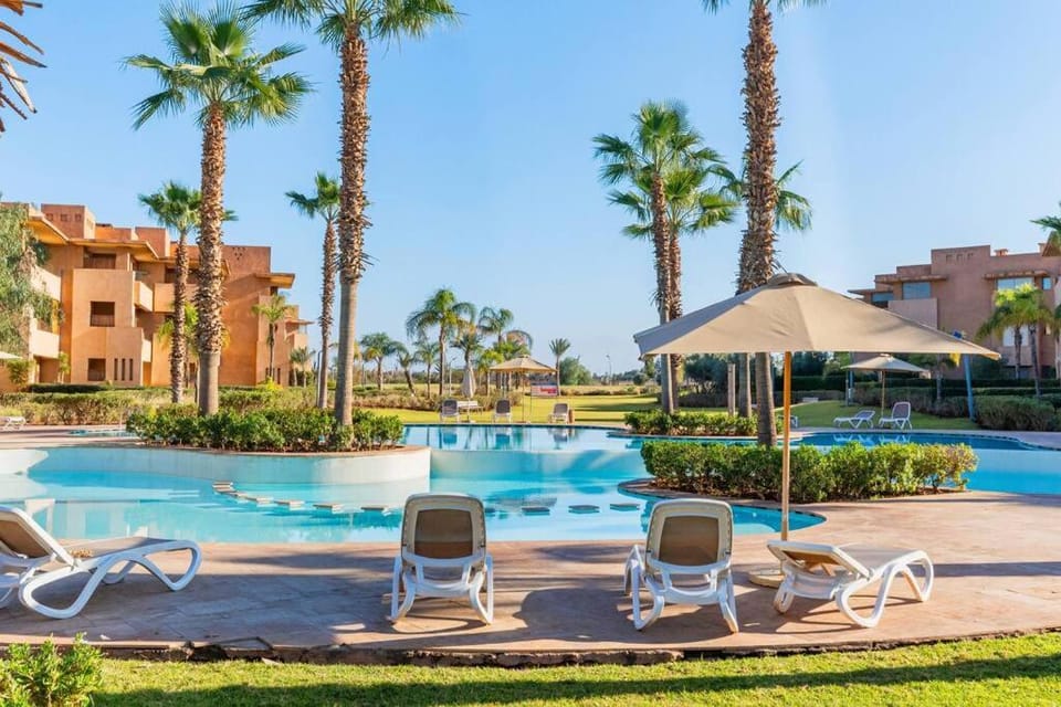 Property building, Patio, Spring, Day, Garden, Garden view, Pool view, Swimming pool, sunbed