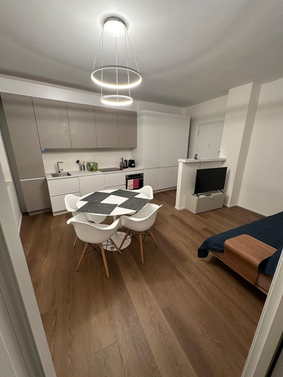 TV and multimedia, Kitchen or kitchenette, Living room, Dining area