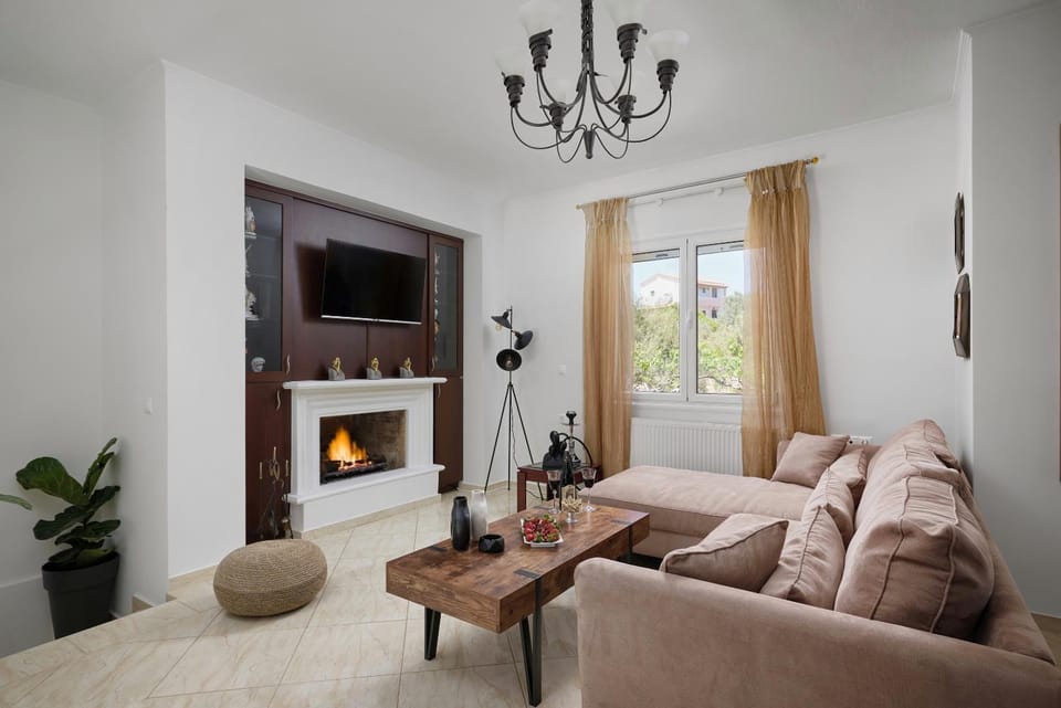 Summer, TV and multimedia, Living room, fireplace