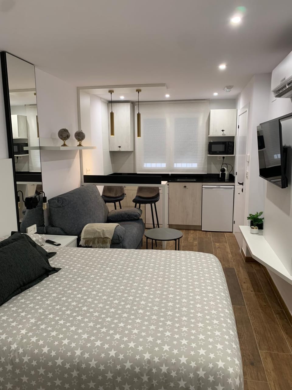 Property building, Bed, Photo of the whole room, kitchen