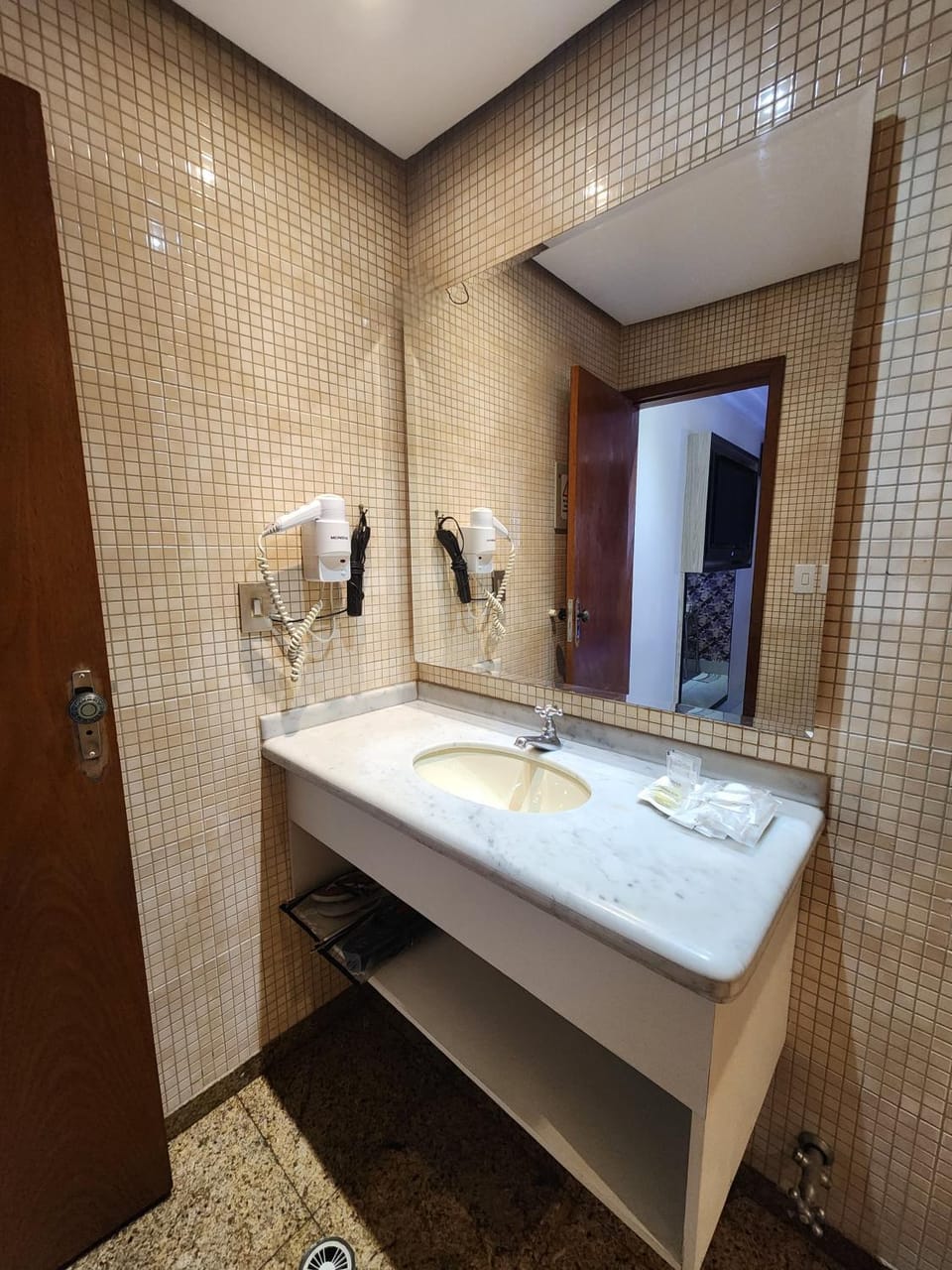 Bathroom, bidet, heating