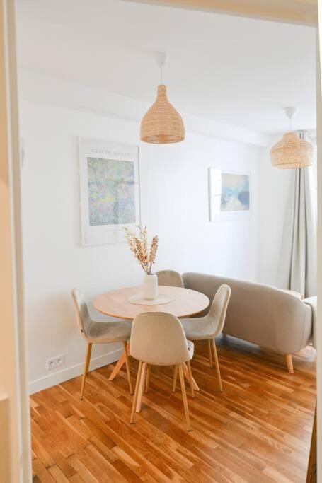 We Parisian The Marais Cozy Home Apartment in Paris