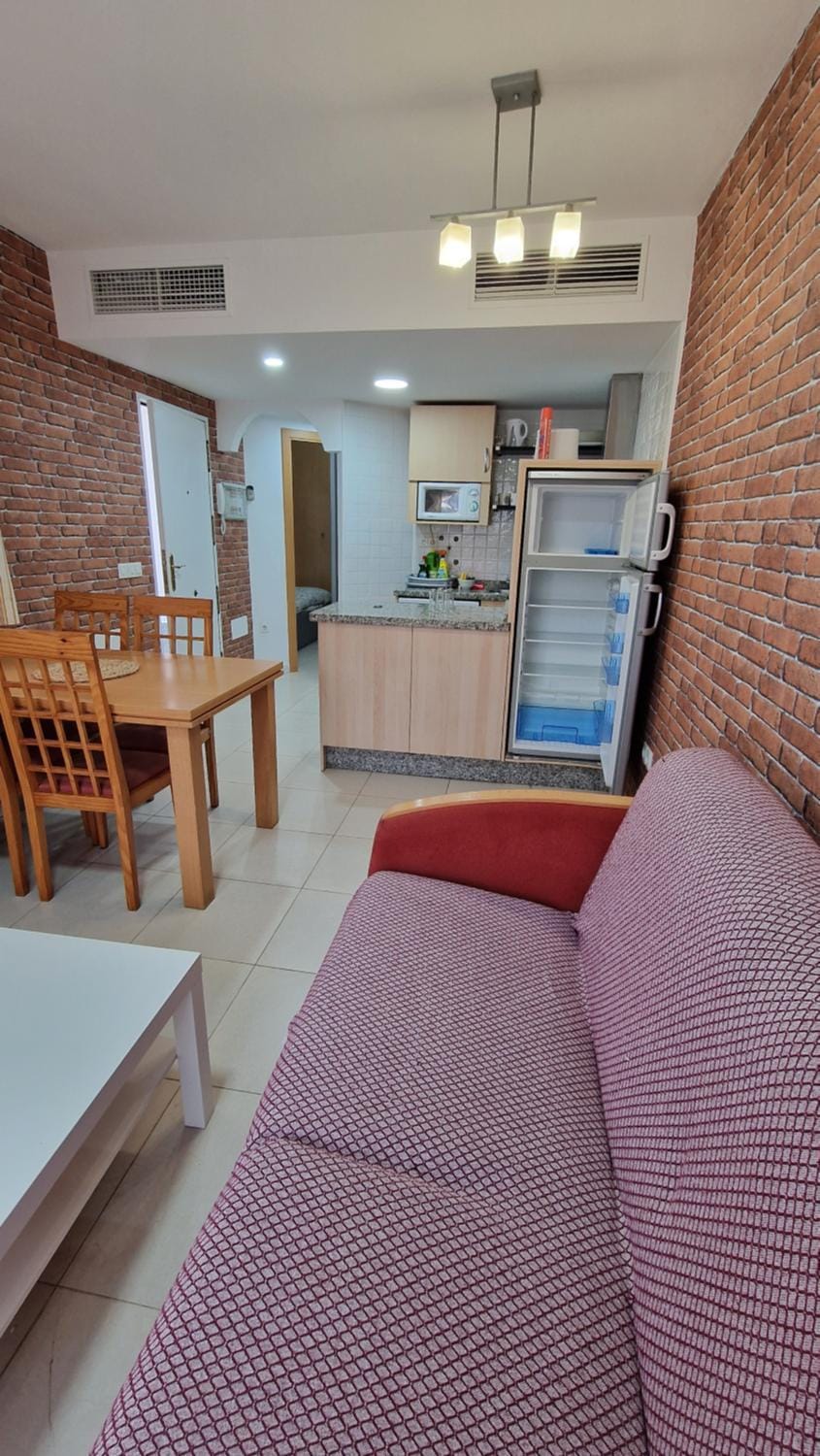 Alojamiento con terraza 1B02 en la Playa de Vera. Apartment in Andalusia