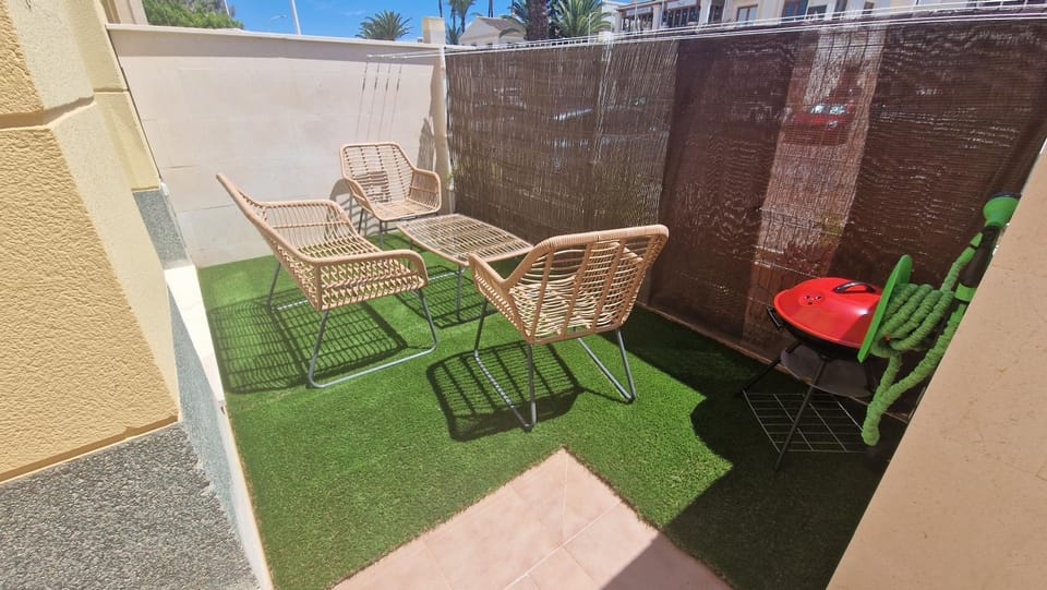 Alojamiento con terraza 1B02 en la Playa de Vera. Apartment in Andalusia