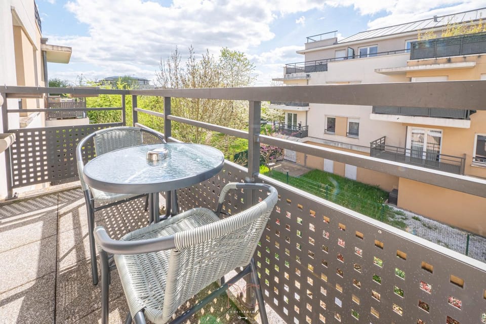 Property building, Balcony/Terrace