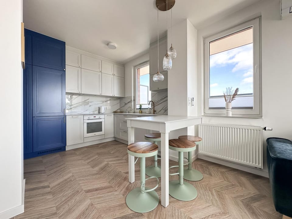 Dining area, kitchen