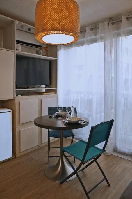 Appartement au calme rénové & climatisé en Plein centre du port Apartment in La Grande-Motte