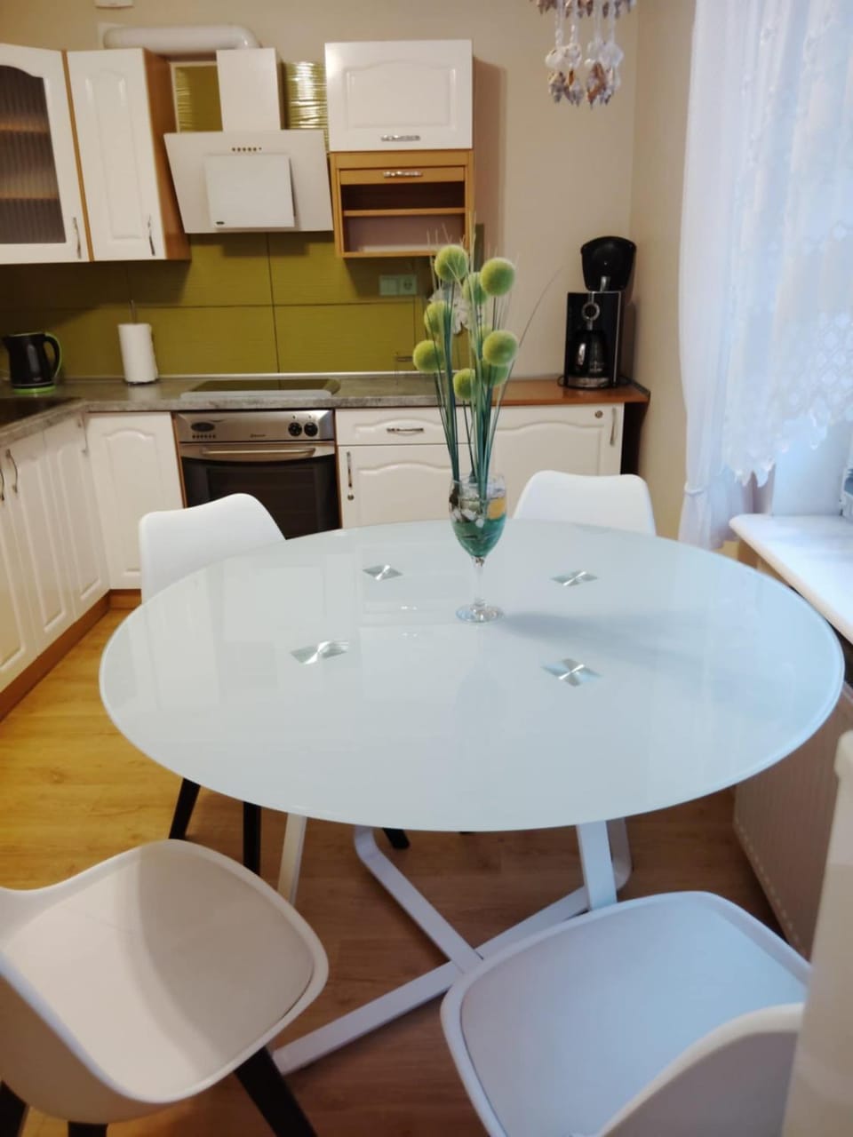 Dining area, dishwasher, oven, kitchen