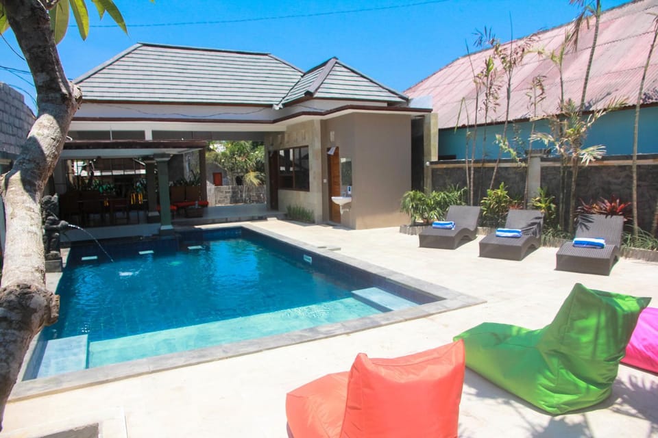 Swimming pool