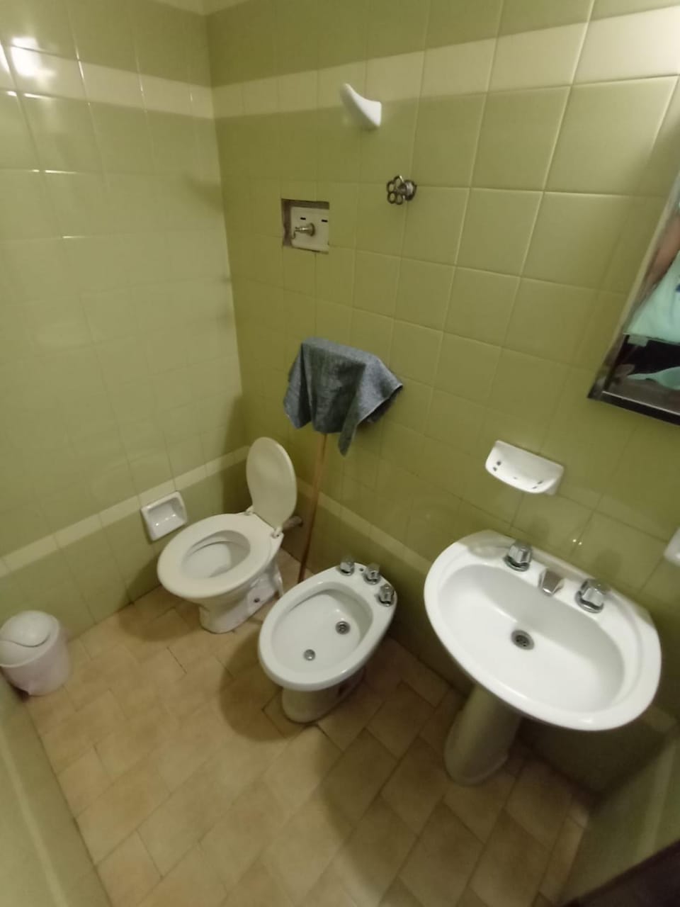 Shower, Toilet